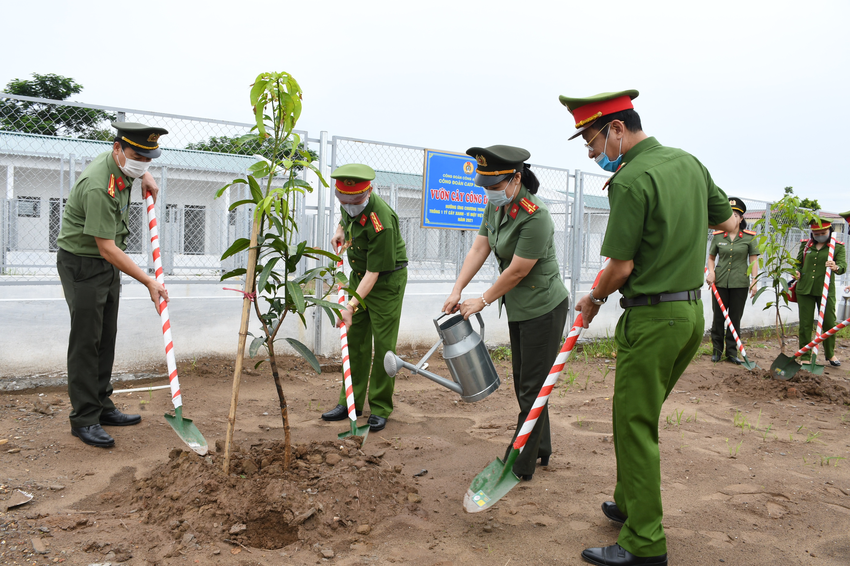 Công đoàn Công an thành phố: Tổ chức trồng  “Vườn cây Công đoàn”